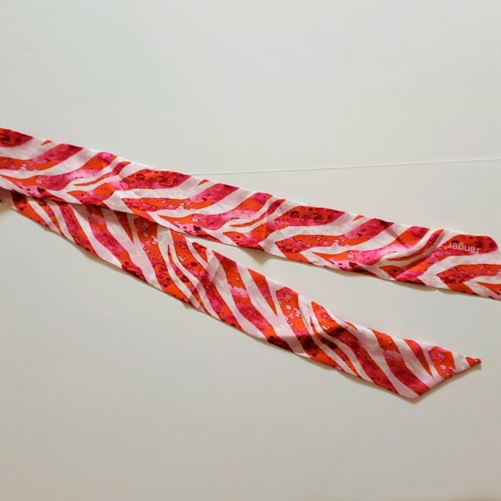 Tanger Outlet pink and white head scarf